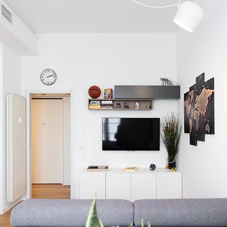 Elegante Bilocale In De Angeli - Piazzale Siena Apartment